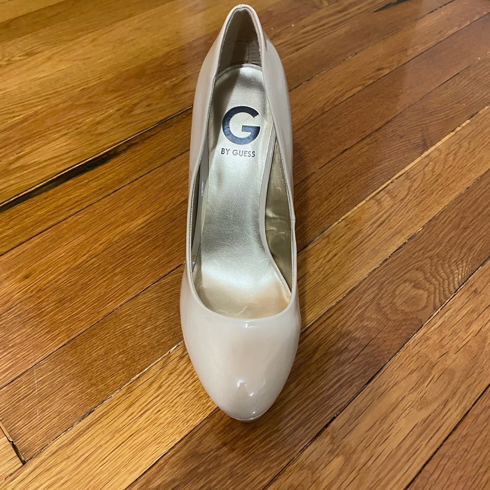 G by Guess Tan Heels! Minimal wear - great condition! Size 8.5